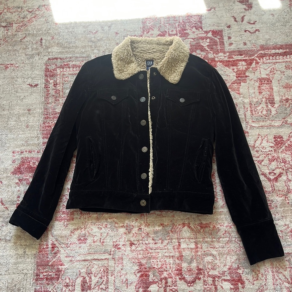 Vintage Gap black velvet sheerling jacket